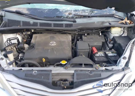 2015 Toyota Sienna Xle Premium 8 Passenger z USA, uszkodzony, nr VIN 5TDYK3DC2FS593269